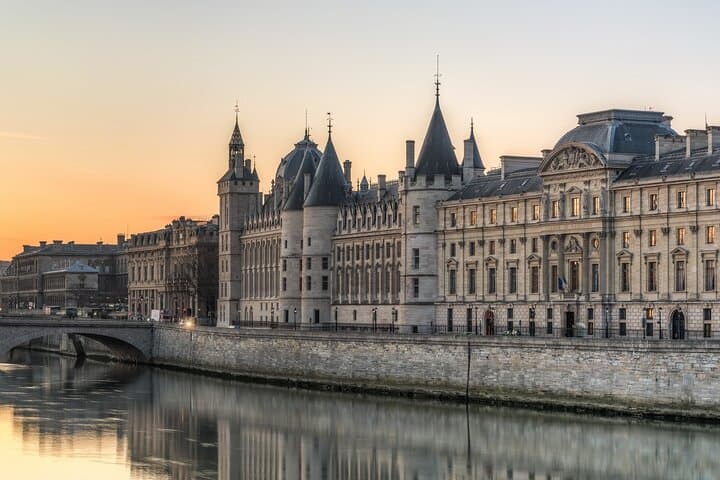 Paris Walking Tour , Historical Sites .