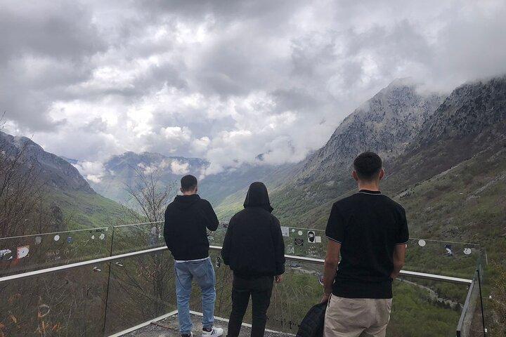 Excursion d'une journée dans les Alpes albanaises et les yeux bleus