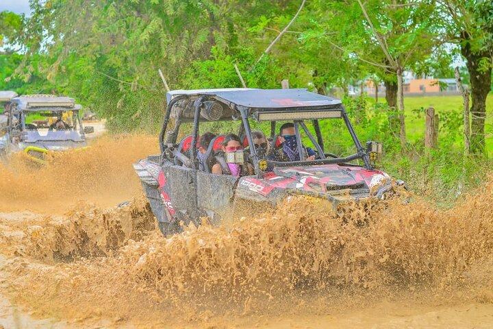 Esclusivo giro in carrozzina Polaris a Punta Cana con Beach y Cave Stop