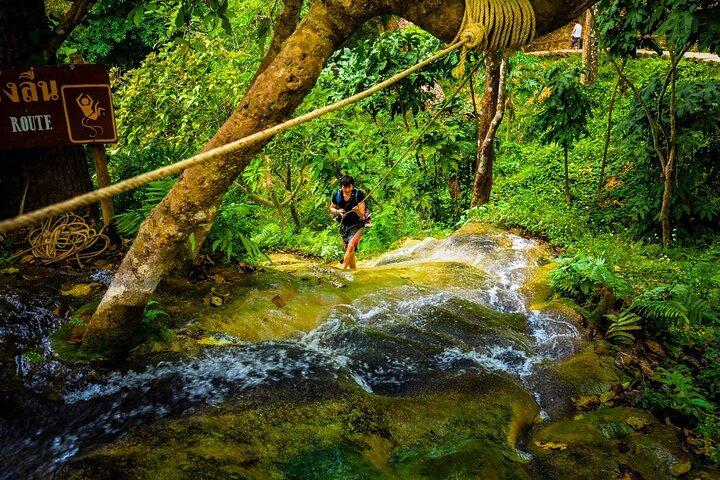 Chiang Mai: Sticky Waterfall af lokal lastbil med marked stop