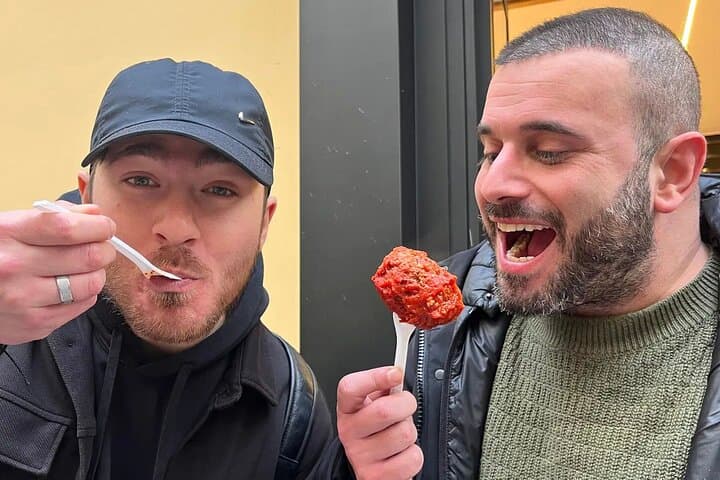 Street food in Naples with 6 Stops and Limoncello