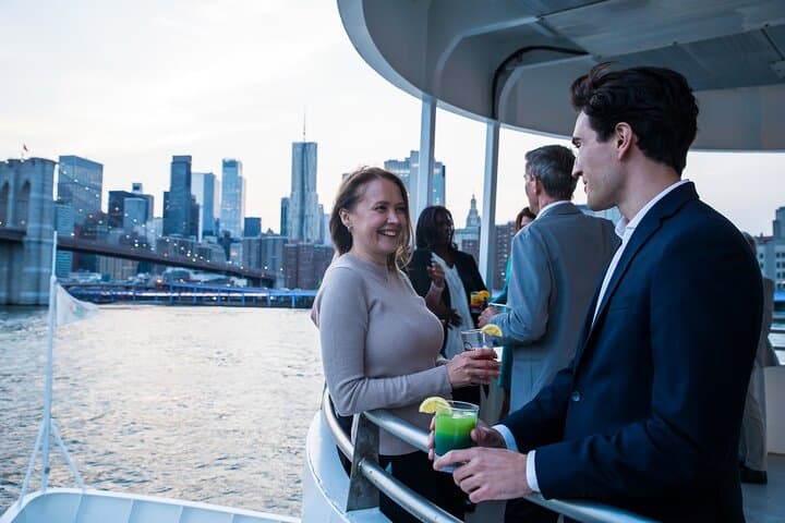Circle Line: 2hr - New York City Harbor Lights Cruise