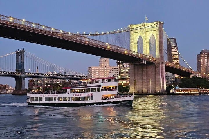 Circle Line: 2hr - New York City Harbor Lights Cruise