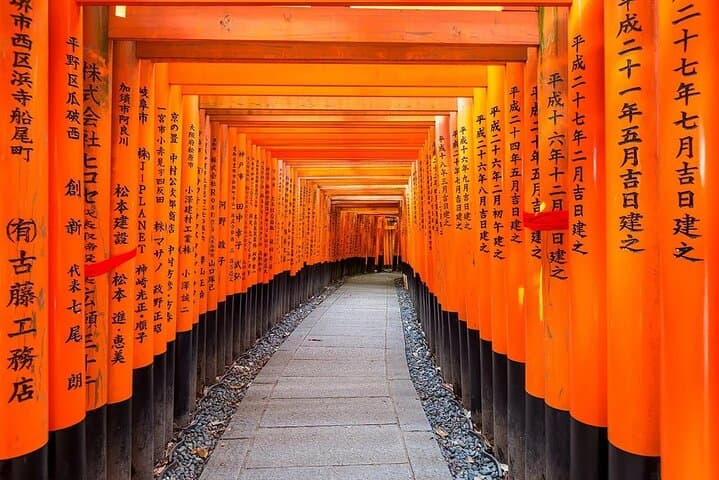 Kansai Shared Day Tour in Fushimi Inari Shrine and Kiyomizudera