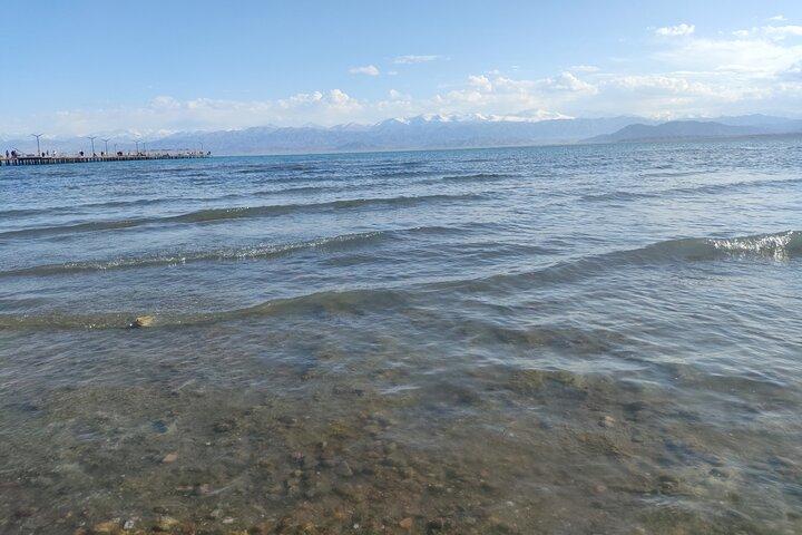 Lago Issyk Kul , canyon Konorchek e antica torre Burana