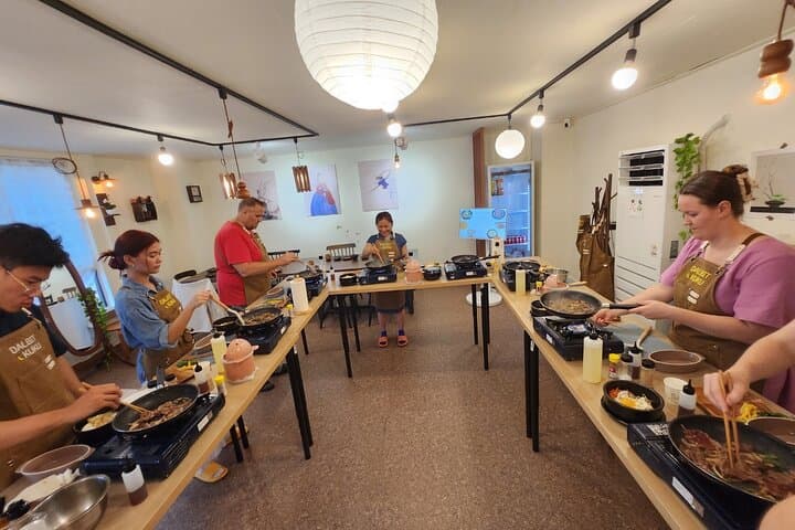 Traditional Korean 6-Dish Cooking Class + Hidden Alley Tour Seoul