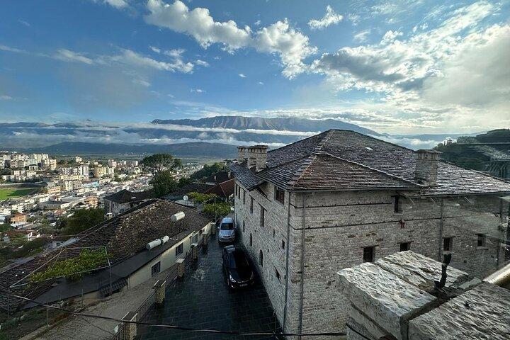 Gjirokaster Tagestour UNESCO Stadtschloss und Steinhäuser