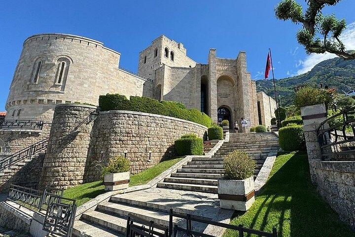 Kap von Rodon, Kruja & Weinprobe