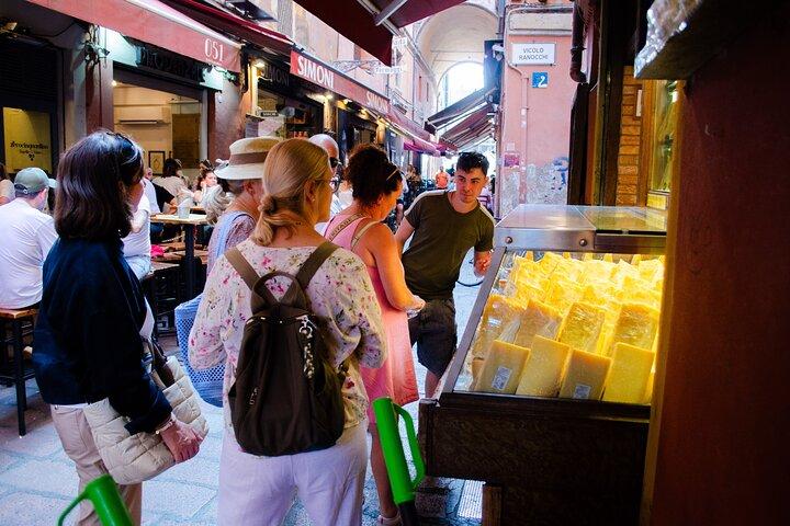 Visite à pied de la cuisine de rue de Bologne: Saveurs locales authentiques