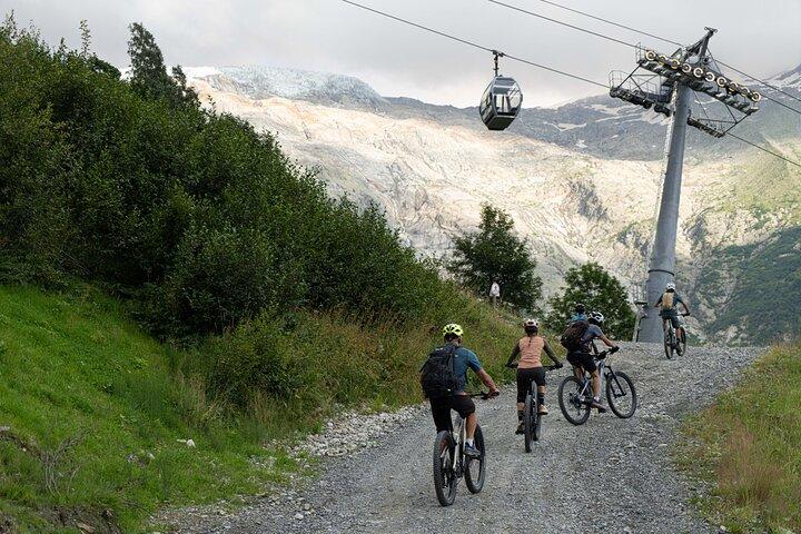 Selvguidet elektrisk mountainbiketur i Chamonix med GPS-ruter