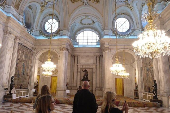 Madrid Royal Palace Tour: Prioriteret adgang med ekspertguide