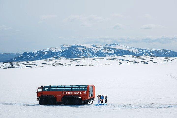 Gyllene Cirkeln och Ice Cave Tour i Monster Truck från Reykjavik