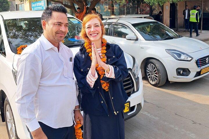 Agra nach Jaipur Flughafen/Hotel One-Way AC Fahrzeug Private Transfers