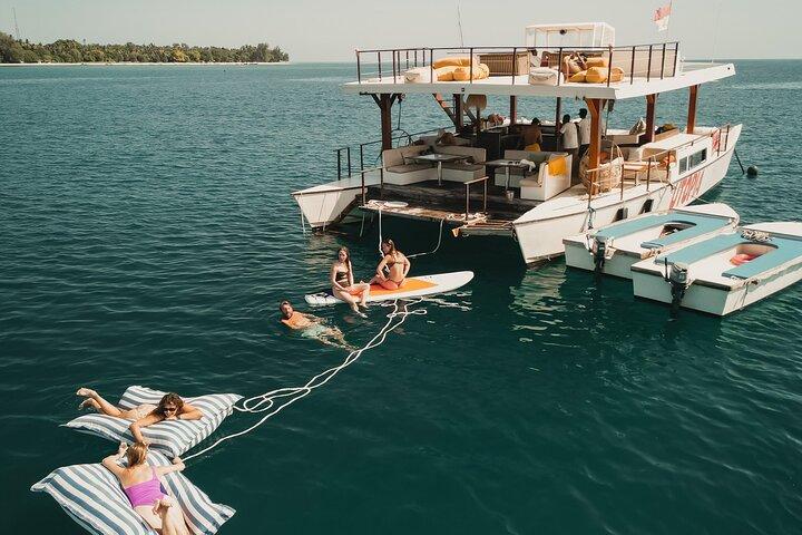 4 - in - 1 • Croisière d'une demi-journée en catamaran sur les îles Gili
