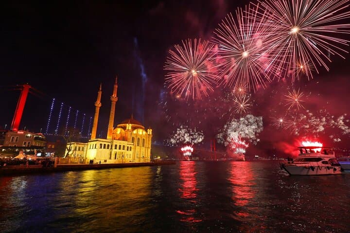 Istanbul New Year's Eve 2027 Dinner and Party Cruise on Bosphorus