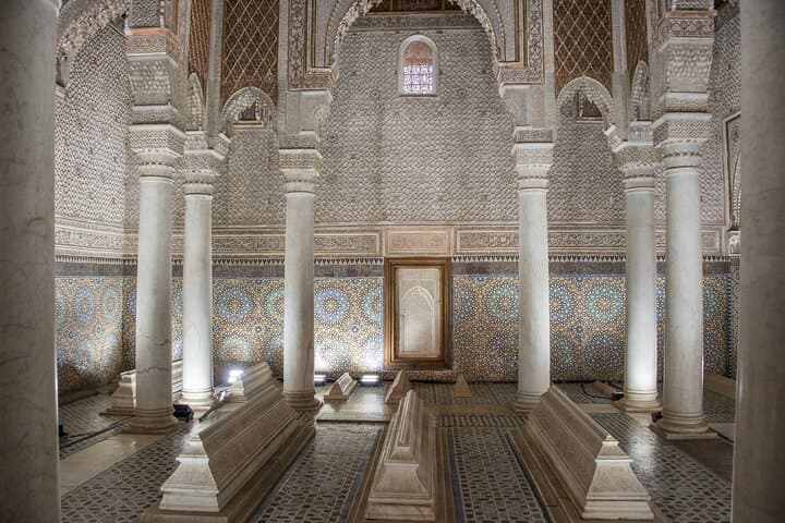 Marrakesh: Bahia Palace, Saadian Tombs and Medina Guided Tour