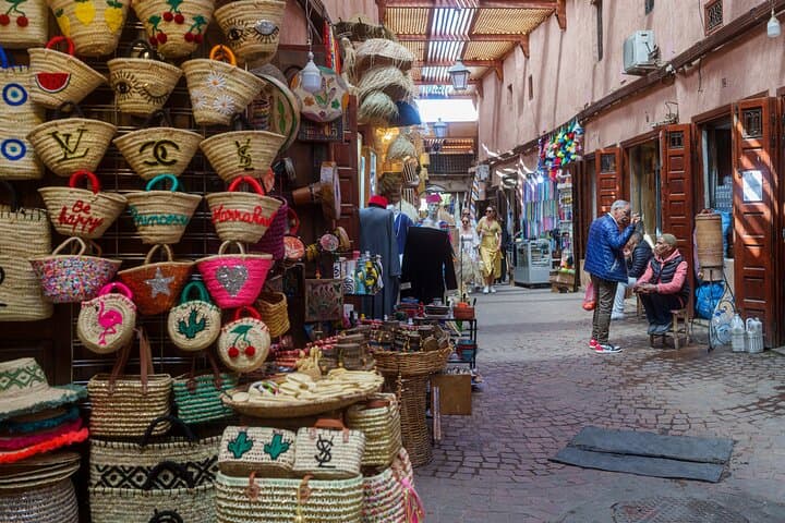 Marrakesh: Bahia Palace, Saadian Tombs and Medina Guided Tour