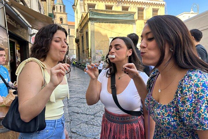 Manger et visiter Naples City Street Food Tour avec un expert local