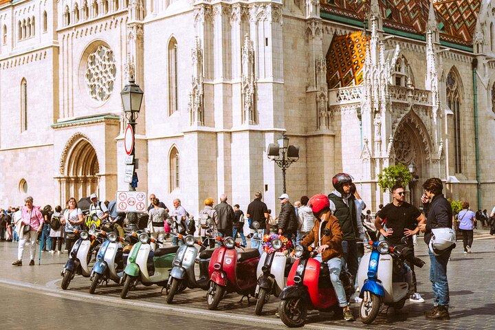 Hoteller i nærheden af Vintage Sightseeing Scooter Tour of Budapest