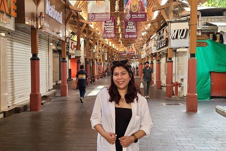 Privato Old Dubai Backstreets, Souks, barca, & locale Insider Tour