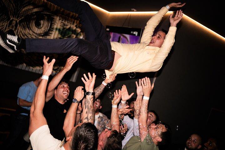 Porto : Pub Crawl 4Bars,8Drankjes,Spelen & VIP Club Entry