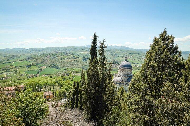 Umbría, tour de un día completo desde Roma a Todi, Asís y cata de vinos