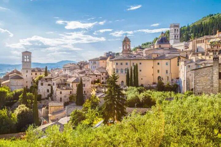Umbría, tour de un día completo desde Roma a Todi, Asís y cata de vinos