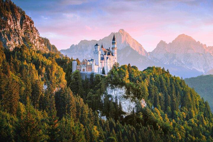 Pickup from Munich: Hike Neuschwanstein - Longe das Multidões