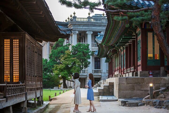 Seoul: Deoksugung Palace Night Tour