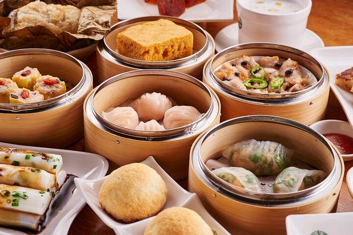HK: Sunset Victoria Harbour Kryssning Dim Sum Provsmakning Natttur