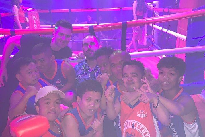 Makati : Pubcrawl Midget boksning rooftop musik og gogo klubber