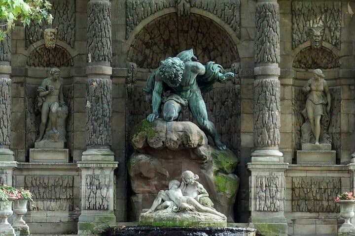 Paris Walking Tour , Historical Sites .