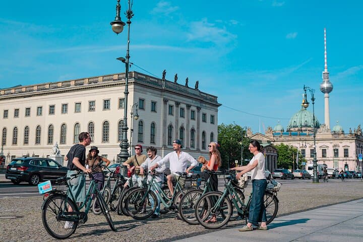 Berlin: Guided Bike Tour to Explore the Highlights