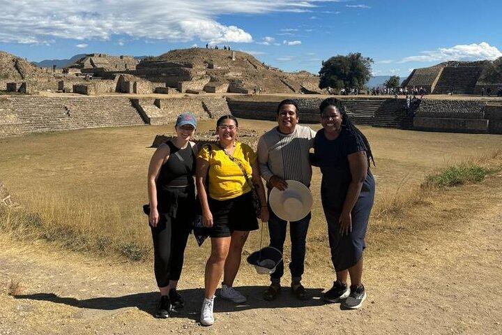 Exklusiv : Monte Albán, Hierve el agua, Teotitlán & Mezcal Tour