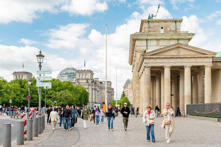 Punti salienti di Berlino : compresi i siti della seconda guerra mondiale e della guerra fredda