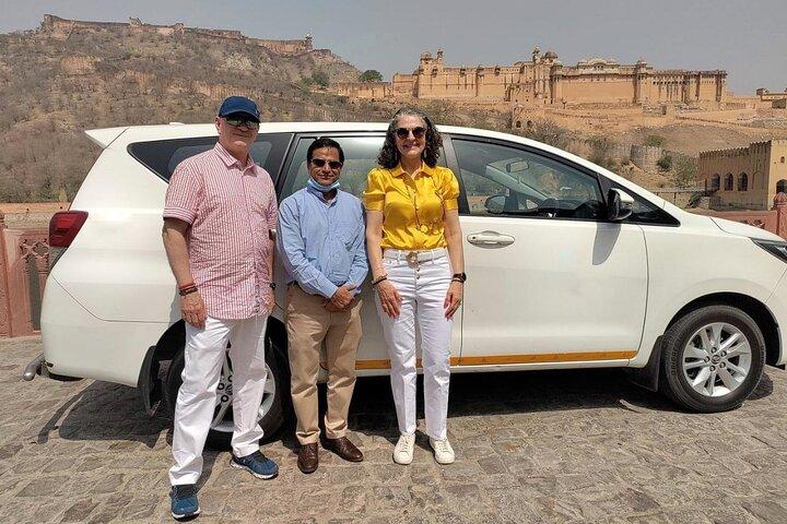 Heldagstur till Jaipur privat sightseeing med bil med Guide