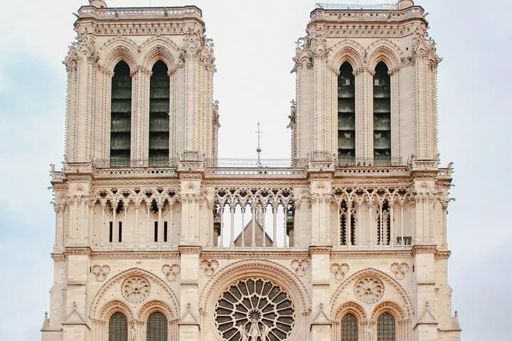 Notre-Dame Outdoor Walking Tour with Sainte-Chapelle Entry