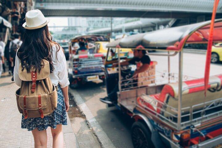 Bangkok Night Tuk Tuk Tour: mercati, templi e cucina locale