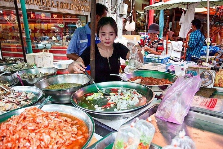 Bangkok Night Tuk Tuk Tour: mercati, templi e cucina locale