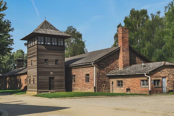 クラクフ発アウシュビッツ・ビルケナウ記念・博物館ガイドツアー