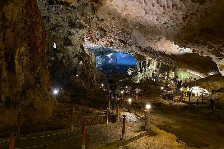 Hanoi : 3 - dag Discover Ninh Binh og Halong Bay luksus krydstogt