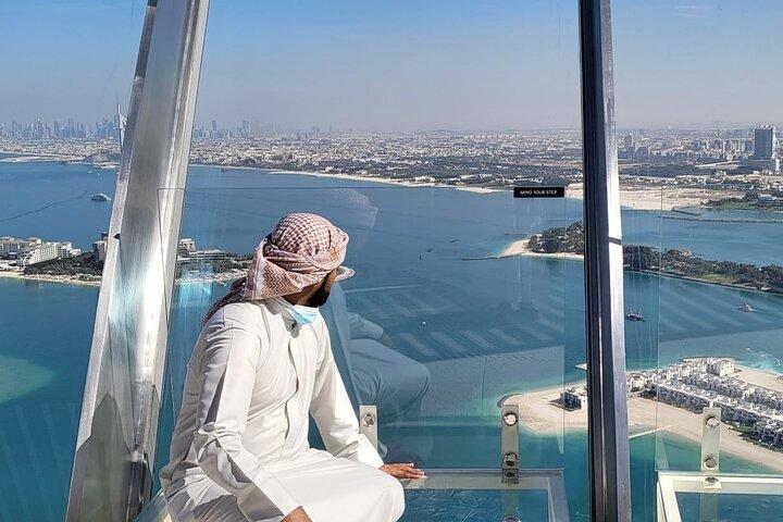 Dubai Stadtrundfahrt Die Aussicht am Palmeneingang inklusive