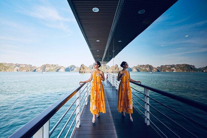 Ha Long Bay Luxury Day Cruise-Buffet Optimal India-Caves&Kayaking