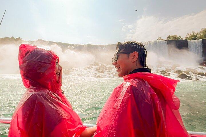 Niagarafälle-Tour mit Reise hinter die Fälle und Bootsfahrt
