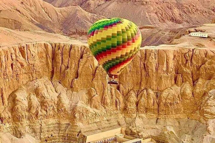 Luxor Sunrise Hot Air Balloon's World's Largest Open Air Museum