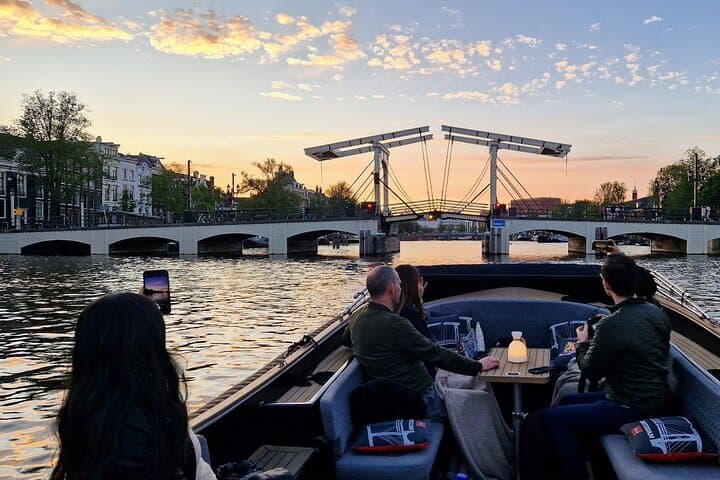 Amsterdam Evening Cruise in Small Group