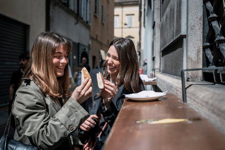 Visite privée d'une journée à Parme : gastronomie et parfums