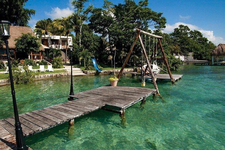 Excursão de dia inteiro Bacalar com passeio de barco Pontoon com refeições