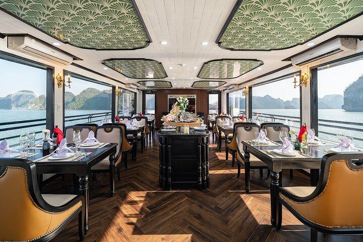 5 - Star Ha Long Bay Cruise met kajakken & lunchbuffet vanuit Hanoi