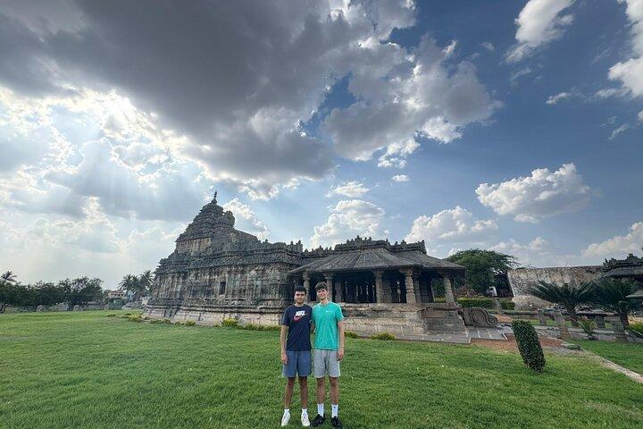 Hubli til Hampi, Bijapur, Badami og Goa Beach Tour